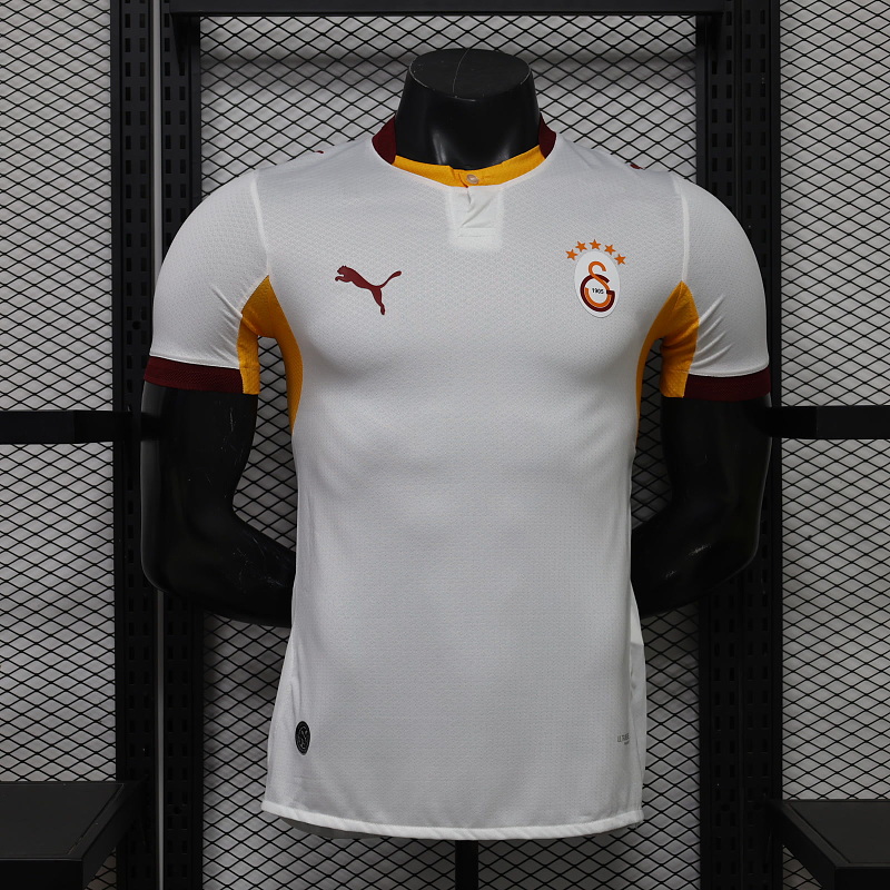 Galatasaray thuistenue 25/26 foto 1