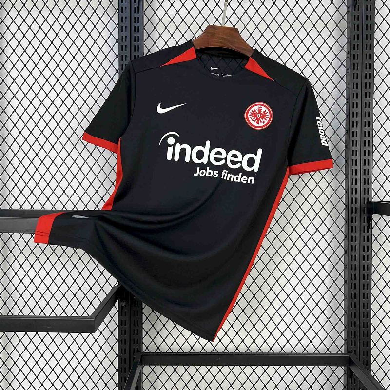 Eintracht Frankfurt thuistenue 26/27 foto 3