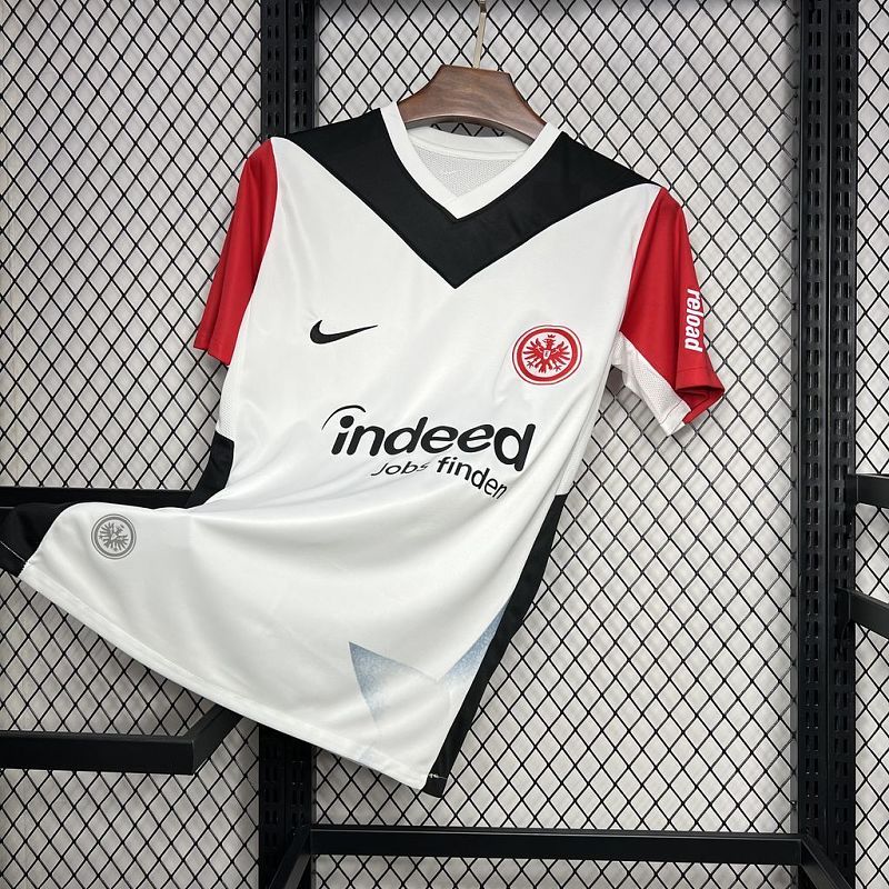 Eintracht Frankfurt thuistenue 26/27 foto 2