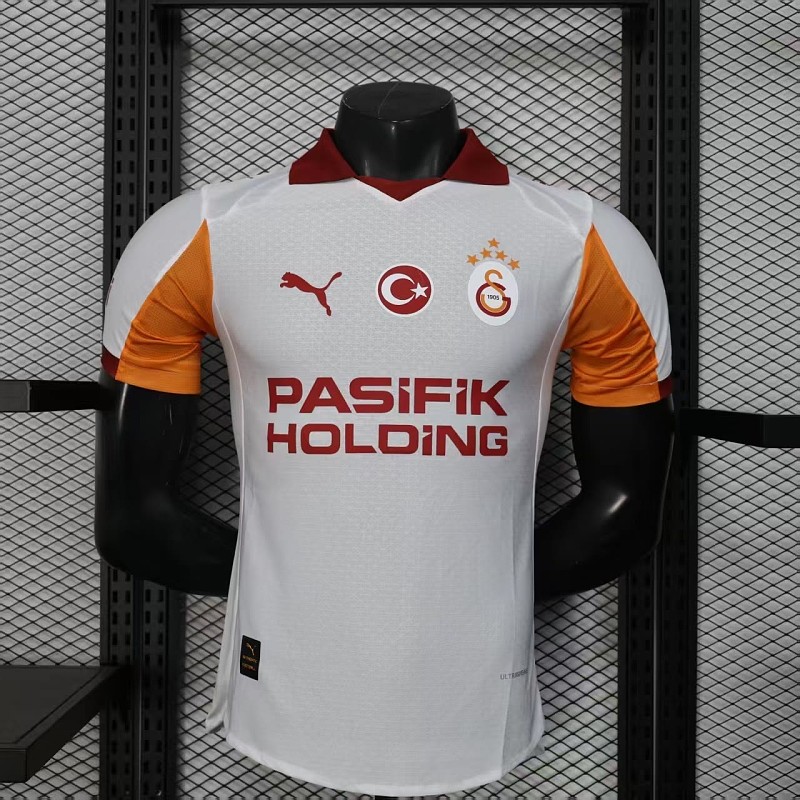 Galatasaray thuistenue 25/26 foto 3