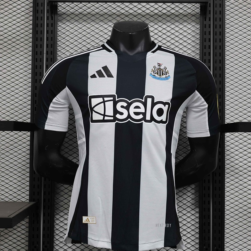 Newcastle United thuistenue 26/27 foto 7