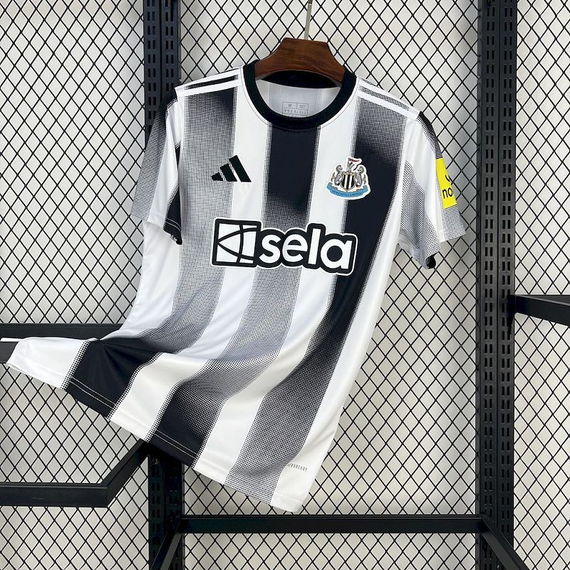 Newcastle United thuistenue 26/27 foto 3